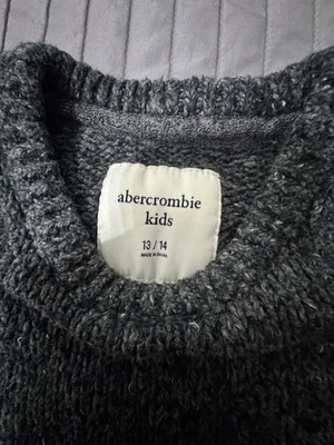 Suéter de punto gris carbón Abercrombie para niños talla 13/14 Foto 1 de 4