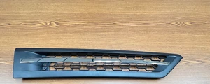 2018-2025 Freightliner Cascadia Hood Vent Grille Right-Single (1)-A1721068001 - Bild 1 von 8