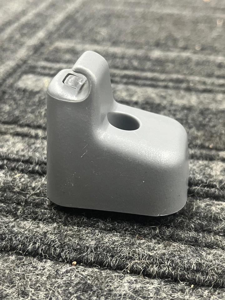 Suporte de clipe para quebra-sol Ford F-550 Super Duty 2008 - 2016 - Imagem 1 de 4