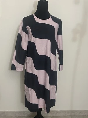 Vestido Marimekko Padrão Taifuuni 36/S Tamanho Vestido de Algodão Rosa/Preto - Imagem 1 de 4