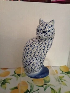 Andrea By Sadek Hand Painted Porcelain Cat Figurine Blue White Fishnet. - Picture 1 of 4