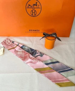 Hermes Twilly EX-LIBRIS Seidentuch rosa mit Box Tasche unbenutzt. - Bild 1 von 4