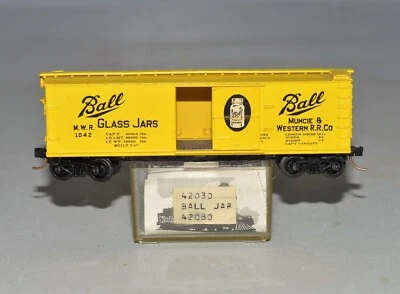 N Scale Kadee (MTL) 42030 - MWR 1042 Ball Glass Jars 40' Single Door Boxcar - Image 1 of 4
