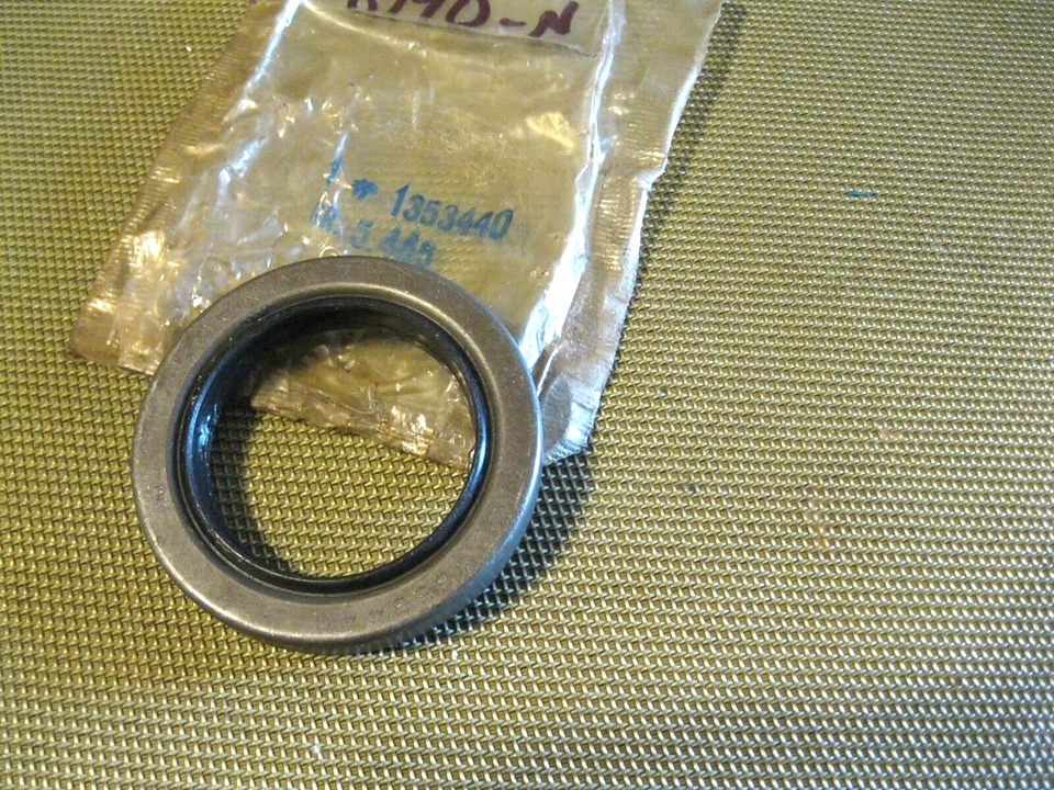 Nuevo de Lote Antiguo 1963-1970 Buick Riviera, Wildcat, Electra piñón trasero sello de aceite delantero Foto 1 de 3