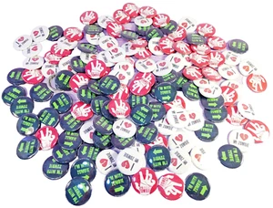 LOTE DE 133 I Heart My Zombie Pinback Botones Metal Lg Venta al por mayor I'm With Zombie - Imagen 1 de 3