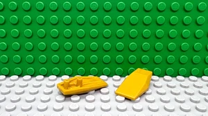 Lego minifigure 2 Peal Gold Shields Body Armor NEW - Picture 1 of 1