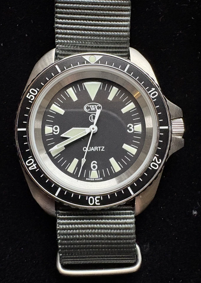 Orologio CWC Divers Quarzo Svizzero 41mm RNS300-MT QS120 Mk2 Swiss Made 300m - come nuovo - Immagine 1 di 4
