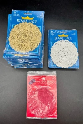 Tapetes de lámina redondos Royal Lace Medallion, dorados, 4" más blancos y rojos 58 paquetes Foto 1 de 4