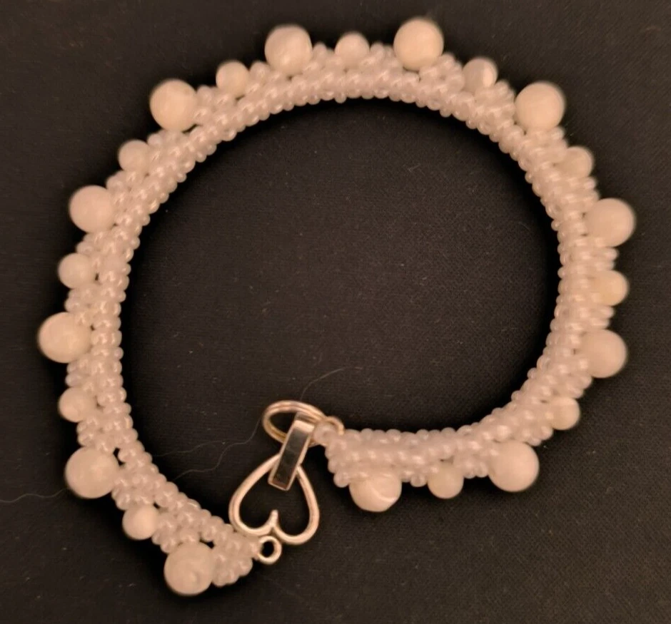 Armband Perlmutter Perlen und Glasperlen Weiß mit Schnappverschluss in Edelstahl - Bild 1 von 2