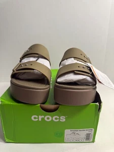 057 Crocs Brooklyn niedriger Keilabsatz mit Schnalle – US 8 Damen - Bild 1 von 5