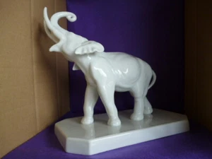 Figur Wallendorf Porzellan Elefant auf Sockel * edel * Höhe 22,5 cm * - Bild 1 von 7