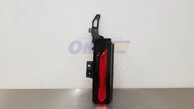 23 GMC YUKON LANTERNA TRASEIRA PASSAGEIRO DIREITO  - Imagem 1 de 4