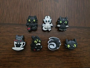 Lot Of 7 How To Train Your Dragon Shoe Charms - Picture 1 of 1