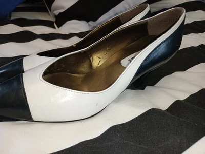 Bally Raquel Damas Tacones de Cuero Blanco y Negro Sin Cordones Talla 5 Tacón Medio Altura  Foto 1 de 4