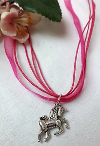 EINHORN KETTE KINDER HALSKETTE PFERD FOHLEN PINK ROSA LILA TÜRKIS MÄDCHEN FILLY - Picture 1 of 15