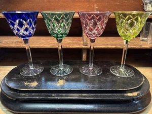 Lot De 4 verres à vin du Rhin cristal signés SAINT LOUIS 18 cm - Foto 1 di 7