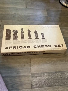Vintage Afrikanisches Schachspiel - Peabody Museum Sammlung Reproduktion Harvard Univers - Bild 1 von 13