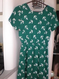 VESTIDO NÁUTICO VERDE Y BLANCO SUPER LINDO Y ADELGAZANTE POR EVERLY TALLA PEQUEÑA EE. UU. - Imagen 1 de 4