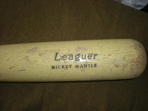 MICKEY MANTLE YANKEES VINTAGE BASEBALL BAT H&B LOUISVILLE LEAGUER FULL SIZE Used Cover