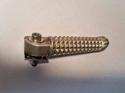 Rear Right Footrest Foot Peg For Yamaha YZFR1 YZFR6 YZF R6 R1 1999-2023 - Imagem 1 de 4