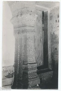 BM374 Carte Photo vintage card RPPC Indochine sculpture temple bas relief pilier - Picture 1 of 1