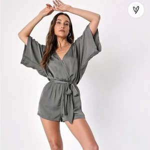 LULU'S Mujer Talla S Ain't it Grand Verde Satinado Manga Campana Sobrepelliz Mameluco - Imagen 1 de 6