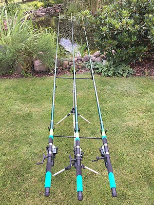 (D) 3x 4,50 Angelrute Angelset 3x Angelrolle CB440 + Rod Pod 280509 - Bild 1 von 4