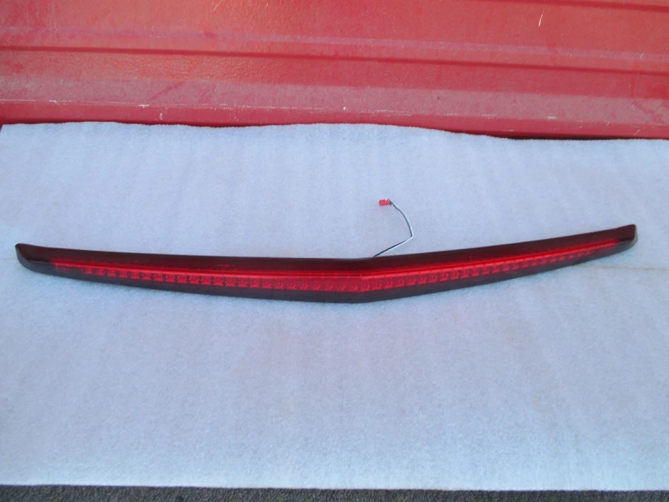 CADILLAC CTS MALETERO 3 LUCES MONTAJE ALTO LÁMPARA DE FRENO 2008 2009 2010 Foto 1 de 1