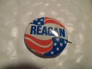 Ronald Reagan Pin Back Campaign Button President Flag 1976 Badge Presidential . - Picture 1 of 3