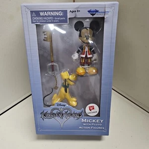 Kingdom Hearts Mickey Pluto EXCLUSIVE Figure Diamond Select Toys Disney NEW - Picture 1 of 9