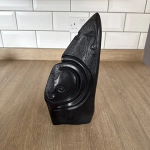 Black Stone Abstract Sculpture – Signed “D. Hoye” – 30cm – Shona Style - Picture 1 of 16