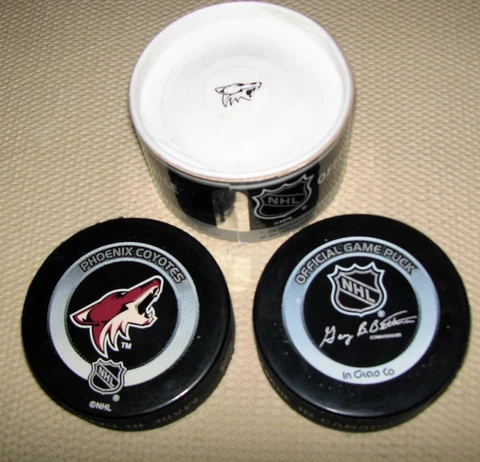 NHL Hockey Phoenix Coyotes 2003-2004 Official Game Puck Bettman Cover