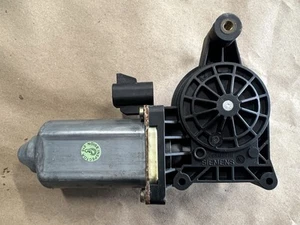 2000-2006 Chevrolet Tahoe GMC Yukon Rear Left Driver Window Motor OEM - Picture 1 of 2