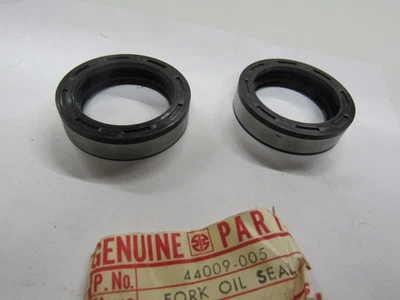 NUEVO DE LOTE ORIGINAL OEM KAWASAKI A1 A1SS A7 A7SS HORQUILLA SELLO DE ACEITE 44009-005 vendido como 2 Foto 1 de 2