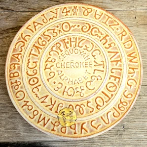 Cherokee Alphabet Sequoyah Untersetzer FRANKOMA hellbraun Keramik Western Souvenir - Bild 1 von 5