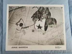 Vintage Autograph Signed Press Photo Jorge Barreda Lion Tamer Circus Performer - Picture 1 of 3