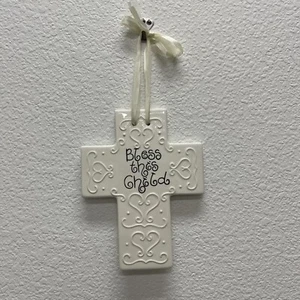 Sue Berk Designs 10” Tall Ceramic Glazed Cross Ivory with Scroll & Ribbon Bless - Bild 1 von 5