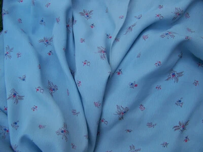 ANCIEN COUPON DE TISSU FLUIDE  PETITES FLEURS FOND BLEU  97 cm x 100 cm -TM 40/7 - Photo 1/3