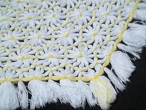 Vintage Hexagon Doily 11 x 15.5 inch Loads of Daisies Hot Pad CD129 - Picture 1 of 12