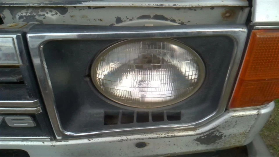 Farol compatível com 83-91 Montero 31248509 - Imagem 1 de 4