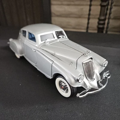 Flecha de plata perforada Danbury Mint 1933 1:24 en caja Foto 1 de 4