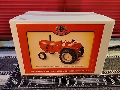 Allis Chalmers 1964 Allis Chalmers 190 w/ Fender Mounted Radio 1/16 By SpecCast  - Image 1 of 3