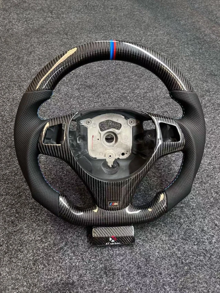 Volante de fibra de carbono para BMW E90 E92 E93 M3 328i 335i 135i con cubierta Foto 1 de 4