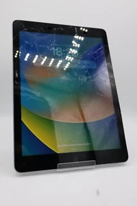 Apple iPad 5. Gen. A1822 128GB IOS Wifi Displayschaden #4841 - Bild 1 von 6