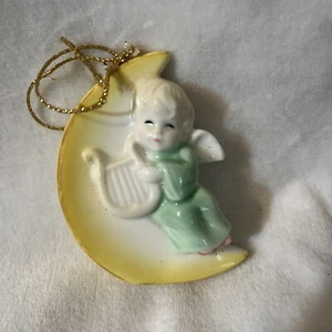 Adorno de Navidad 1986 vintage Club de Coleccionistas Bone China Angel On Moon - Imagen 1 de 5