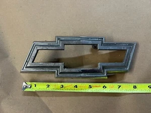 1970-1972 70-72 CHEVY TRUCK BOWTIE GRILLE EMBLEM OEM 3990740 GM - Picture 1 of 3