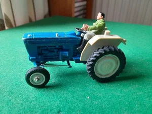 BRITAINS FARM FORD 5000 KLEINTRAKTOR MIT 2 RADANTRIEB. - Bild 1 von 8