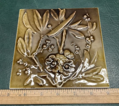 Antiguo J. & J. G. Low Art Tile Works, Chelsea, MA Copyright 1881 cerámica floral Foto 1 de 4