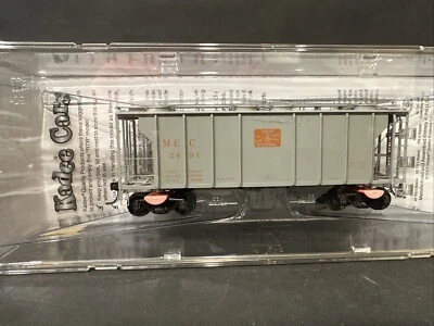 Kadee 8032 Main Central Road #2491 PS-2, 2 Bay, 2003 Cu Ft, PS-2 Covered Hopper - Image 1 of 4