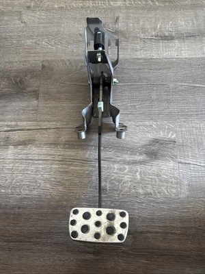 Conjunto de pedal de freno deportivo Subaru Crosstrek 2024 en OEM/35 Foto 1 de 4